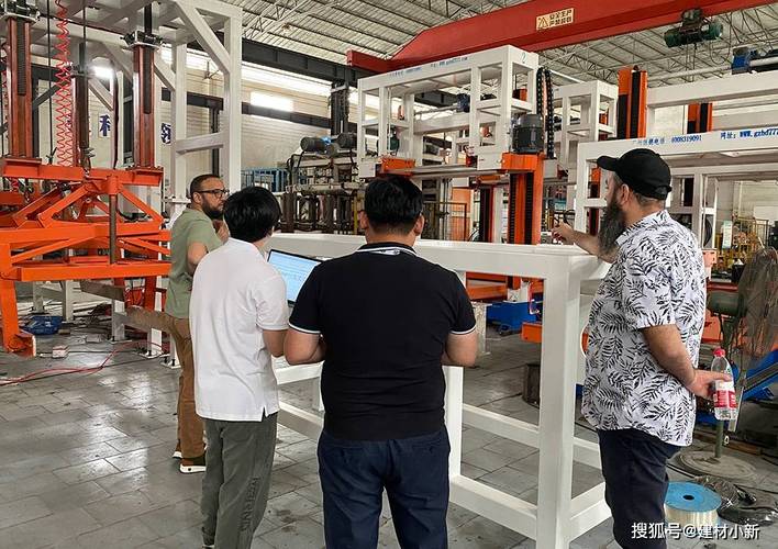 非洲利比亞客戶考察恒德EPS自保溫砌塊設(shè)備與生產(chǎn)工藝